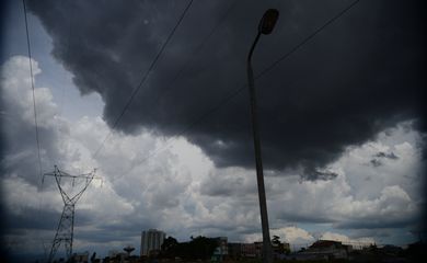Linhas de transmissão de energia do sistema elétrico nacional (Fábio Rodrigues Pozzebom/Agência Brasil)
