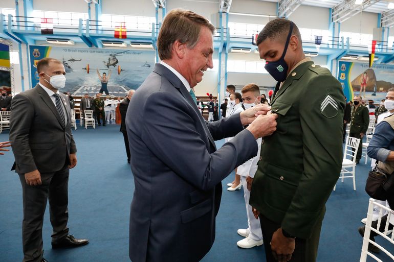 O presidente da República, Jair Messias Bolsonaro, participa de cerimônia de Imposição da Medalha Mérito Desportivo Militar