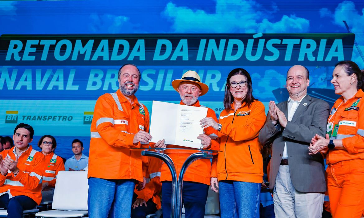 Presidente da República, Luiz Inácio Lula da Silva, durante visita à Feira de Negócios da Indústria Naval e Offshore Brasileira. Terminal Marítimo Almirante Maximiano da Fonseca (Tebig) da Transpetro, Angra dos Reis - RJ.

Foto: Ricardo Stuckert / PR
