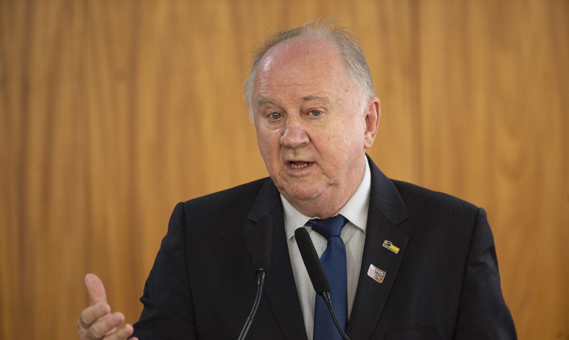 Brasília (DF), 25/10/2023 - O presidente da Confederação Nacional de Municípios, Paulo Ziulkoski, durante cerimônia de instalação do Conselho da Federação, no Palácio do Planalto. Foto: Marcelo Camargo/Agência Brasil