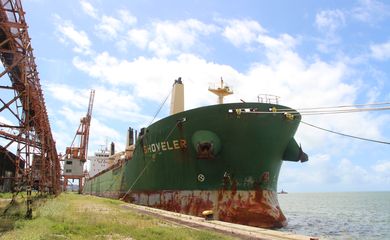 Com nove casos confirmados de coronavírus, cargueiro Shovler está de quarentena no Porto do Recife