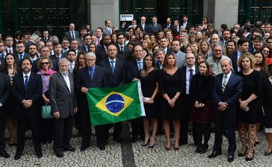 São Paulo - Promotores e procuradores de Justiça fazem ato contra a lei de abuso de autoridade, em frente ao Fórum João Mendes, região central  (Rovena Rosa/Agência Brasil)