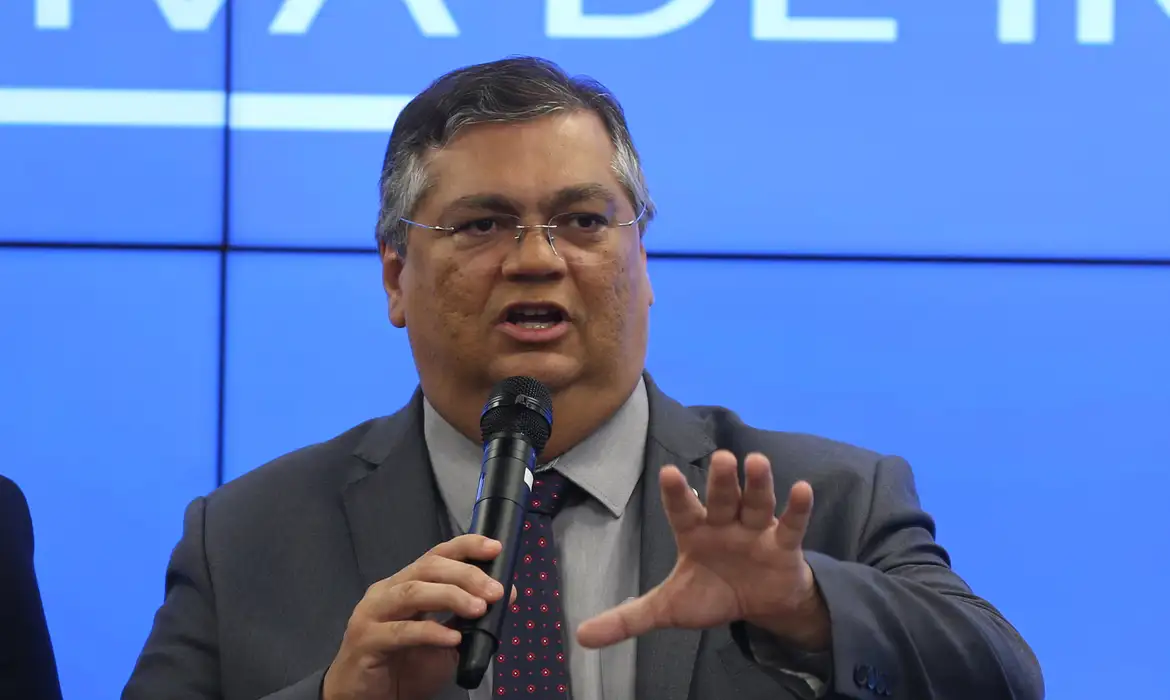Brasília (DF), 18/05/2023 – Ministro da Justiça e Segurança Pública, Flávio Dino, faz  balanço da Operação Caminhos Seguros, que combate a exploração sexual de crianças e adolescentes, e fiscalização de preços de combustíveis. Foto Valter Campanato/Agência Brasil.