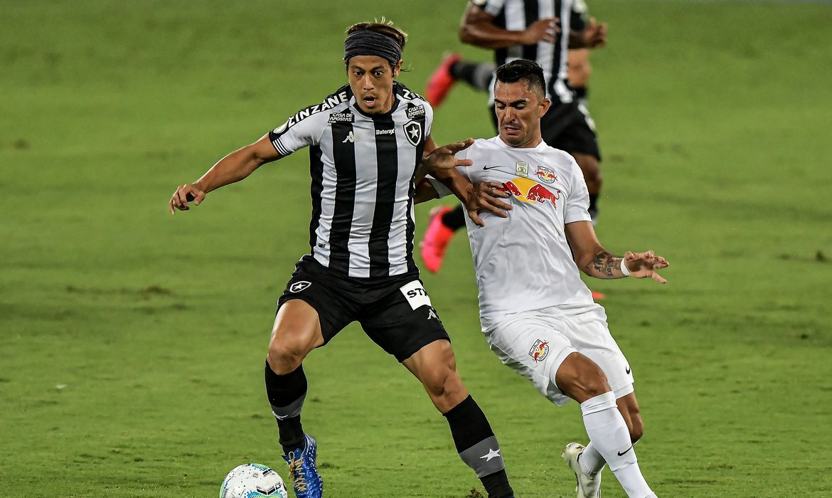 Bragantino afunda Botafogo e deixa zona de rebaixamento da Série A