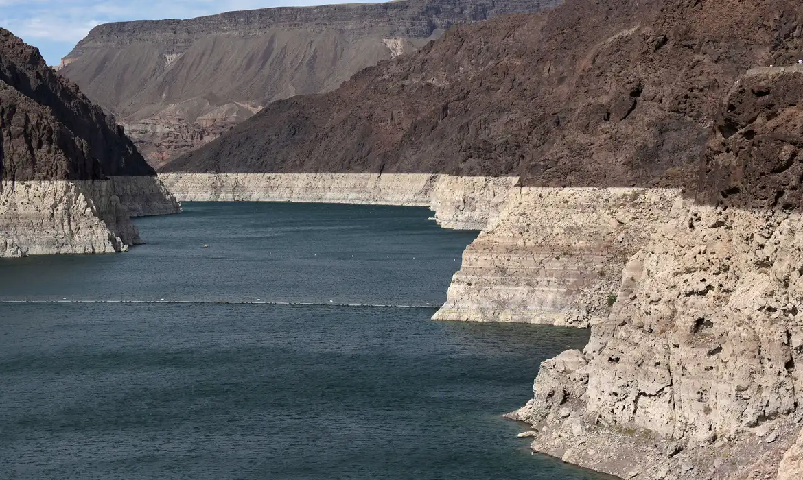 Reservatório da represa Hoover diminui a nível recorde, em sinal de seca extrema, perto de Las Vegas, Nevada, EUA
09/06/2021 REUTERS/Bridget Bennett