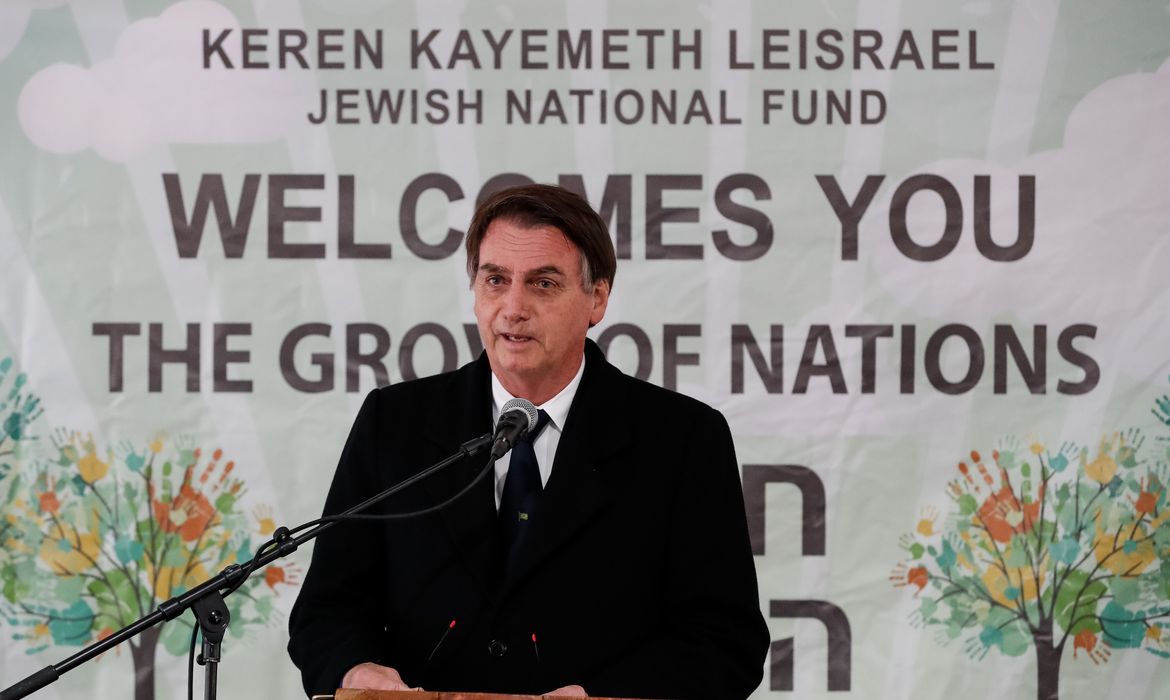 Presidente da República, Jair Bolsonaro, durante cerimônia alusiva ao plantio de muda de oliveira no Bosque das Nações, em Jerusalém, Israel.