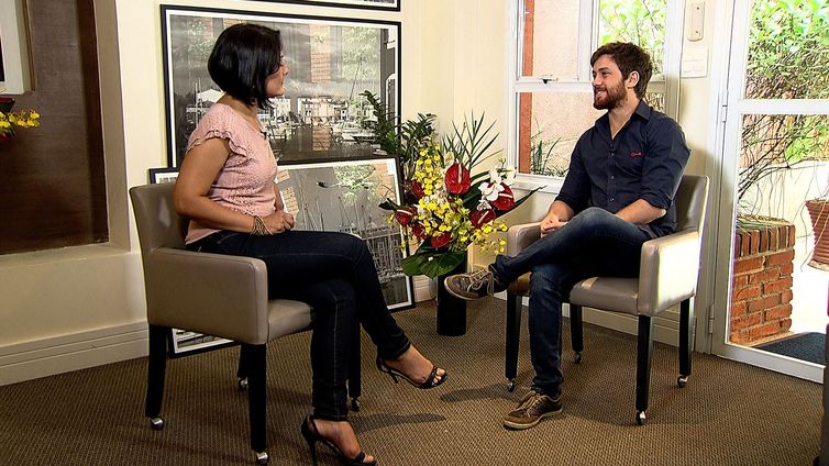  O programa Conversa com Roseann Kennedy da TV Brasil, entrevista o ator,  Leonardo Miggiorin