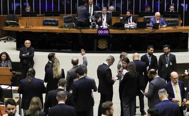 Brasília (DF) 19/11/2024 Sessão da Câmara dos Deputados que discutiu o projeto de lei complementar trata da proposição e execução de emendas parlamentares na lei orçamentária anual. Foto Lula Marques/ Agência Brasil