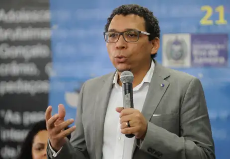 O superintendente de Direitos Individuais, Coletivos e Difusos, Cláudio Nascimento, durante a posse dos novos integrantes do Grupo de Trabalho de Enfrentamento à Intolerância Religiosa no Rio.<p></p>Foto: Tomaz Silva/Agência Brasil/Arquivo