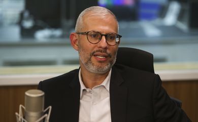 O ministro da Educação, Victor Godoy,  é o entrevistado do programa A Voz do Brasil