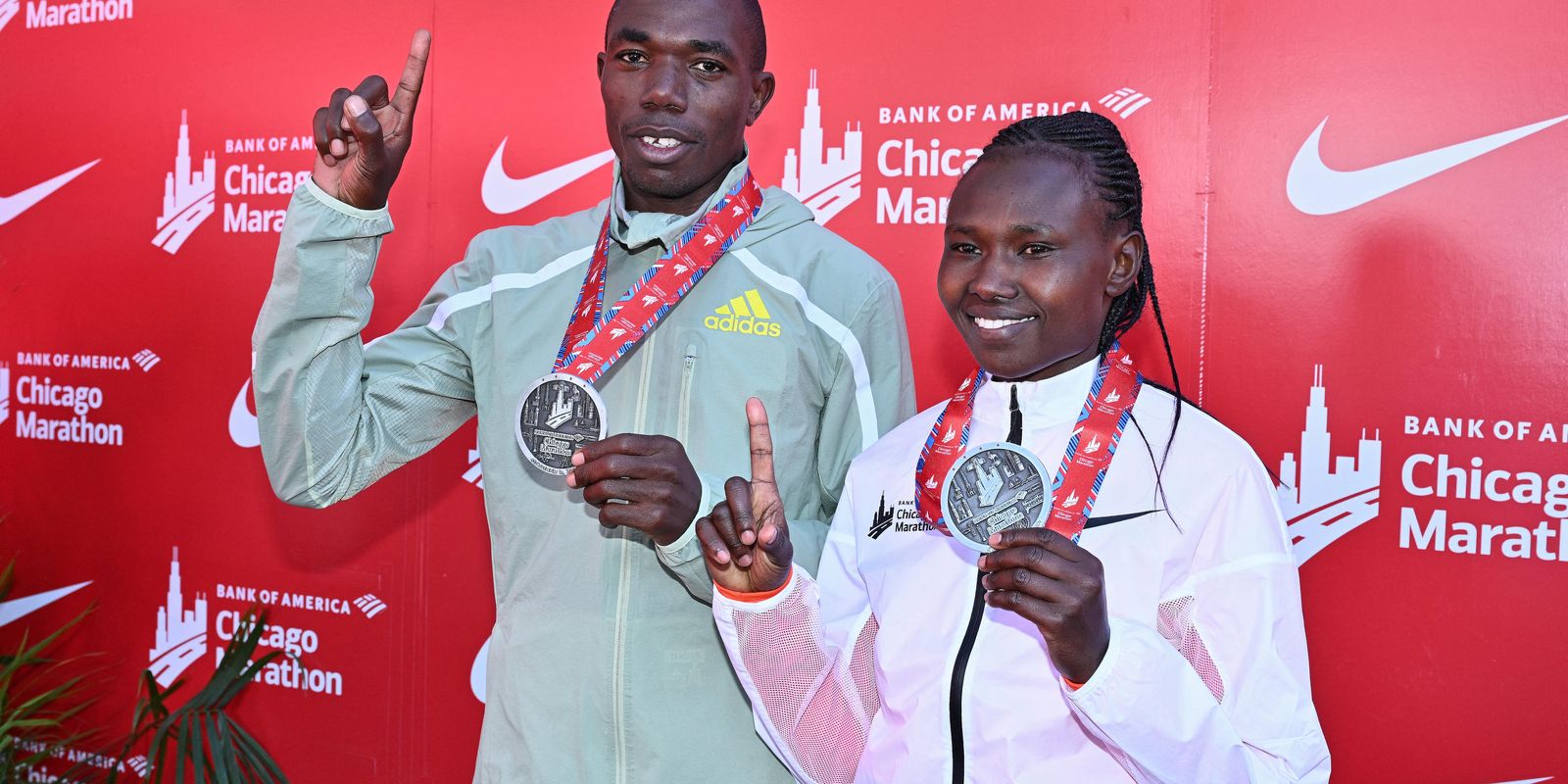 Quenianos Benson Kipruto e Ruth Chepngetich vencem Maratona de Chicago ...