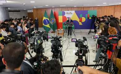 Brasília (DF), 30/01/2025 - Em entrevista coletiva, concedida na manhã desta quinta-feira (30), Lula cobrou seriedade dos países que assumiram esse compromisso e lembrou do papel importante que a população local da Amazônia terá para a manutenção da floresta em pé. 
Foto: Jose Cruz/Agência Brasil
