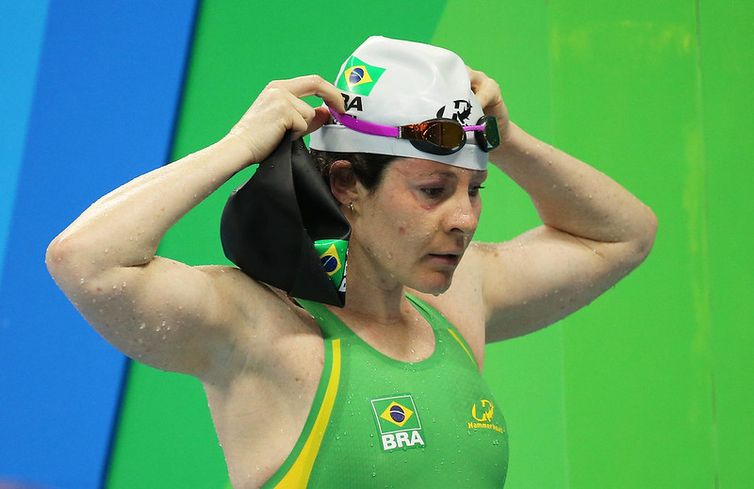 Nadadora paralímpica brasileira está em Quito (Equador), impossibilitada de deixar o pais por conta das restrições impostas contra a covid-19