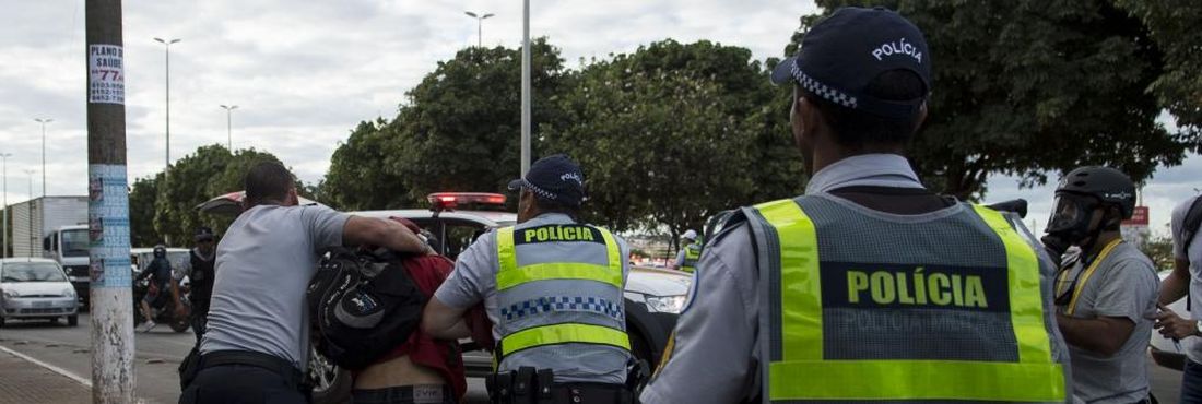 Polícia prende manifestante em Brasília