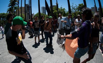 São Paulo - Movimentos sociais realizam o 2° Ato SP 2014 – 460 anos de de genocídio da juventude preta, indígena e periférica, na Praça da Sé (Marcelo Camargo/Agência Brasil)