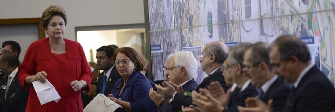 Presidente Dilma participa de coletiva sobre avaliação geral da Copa. Presença de 16 ministros no evento