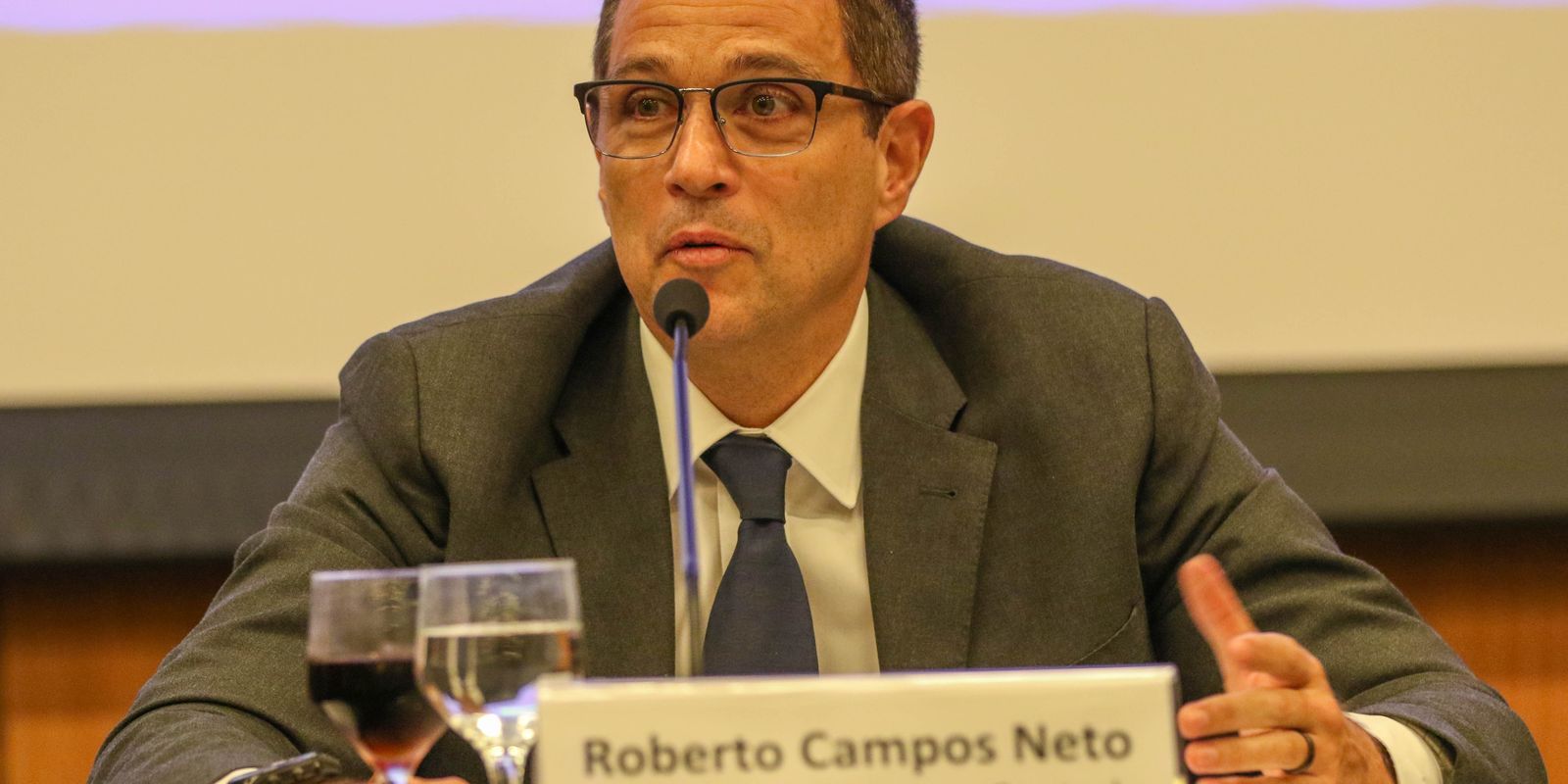 IA pode ser usada para combater lavagem de dinheiro, diz Campos Neto