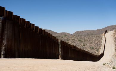 Fronteira entre EUA e México perto de Sasabe, Arizona
