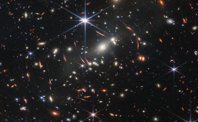 ''Este é um dia histórico'',  disse o presidente dos EUA Joe Biden, ao mostrar a primeira imagem colorida do momento mais profundo do Universo: um aglomerado de galáxias conhecido como SMACS 0723, há 4,6 bilhões de anos