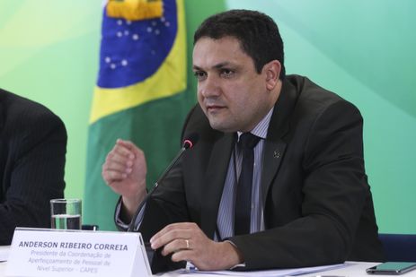 O presidente da Coordenação de Aperfeiçoamento de Pessoal de Nível Superior (CAPES), Anderson Correia, concede entrevista coletiva.