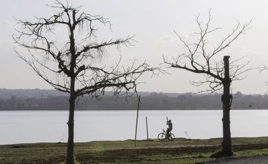 Brasilienses aproveitam o sol e o perídodo da seca. Não chove ha 108 dias na cidade