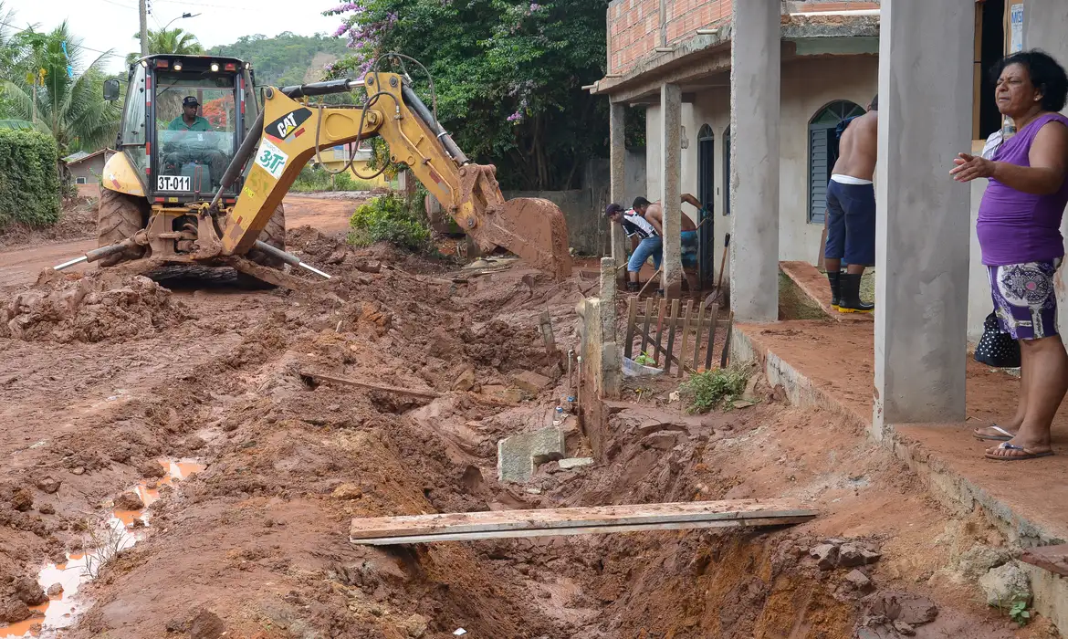 Barra Longa(MG) - A cidade de Barra Longa/MG, atingida pela enxurrada de lama tóxica proveniente do rompimento da barrragem tenta se recuperar dos transtornos causados pelo incidente (Antonio Cruz/Agência Brasil)