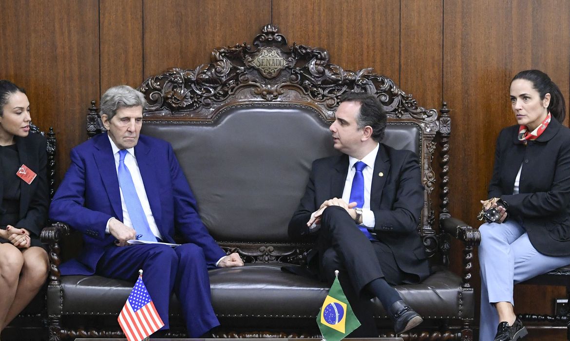 Brasília (DF), 28.02.2023 - Presidente do Senado Federal, senador Rodrigo Pacheco (PSD-MG), recebe o enviado especial da presidência dos Estados Unidos da América (EUA) para Assuntos de Clima, John Kerry, para discutir questões climáticas. Foto:
