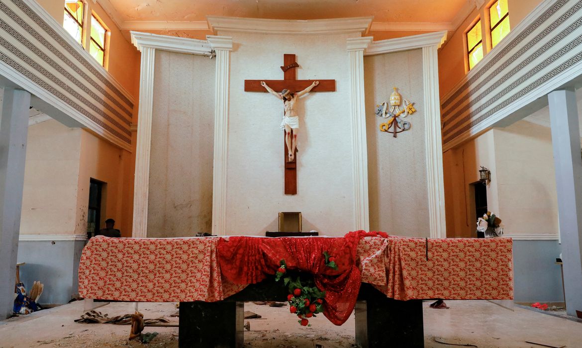 Vista da igreja de São Francisco, na cidade nigeriana de Owo, onde agressores atacaram fiéis no domingo