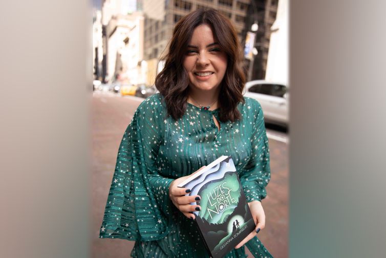 Giulianna Domingues published the fantasy work Northern Lights as an e-book in 2017. After the success of the digital book, it got a physical version.