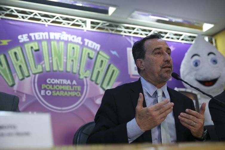 O ministro da Saúde, Gilberto Occhi, lança a Campanha Nacional de Vacinação contra a poliomielite e sarampo.