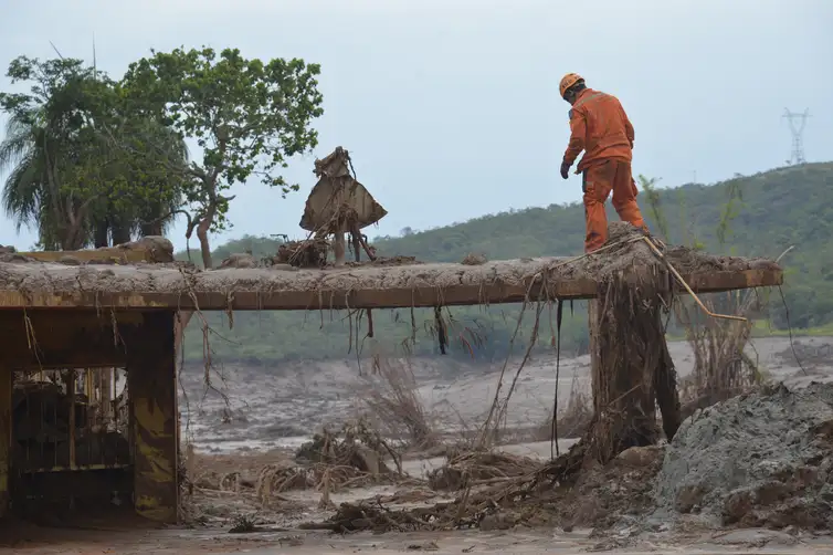 Mariana (MG) - Distrito de Bento Rodrigues, em Mariana (MG), atingido pelo rompimento de duas barragens de rejeitos da mineradora Samarco (Antonio Cruz/Agência Brasil)