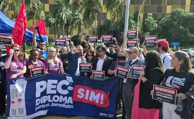 Brasília (DF), 10/12/2025 – Ato em defesa dos jornalistas e pela PEC do diploma.
Foto: Pedro Rafael/Agência Brasil
