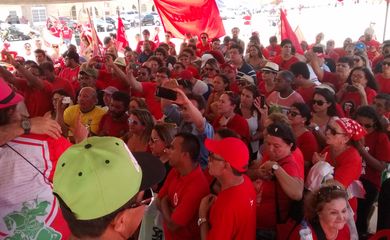 Fortaleza - Manifestantes realizam ato pró-governo 