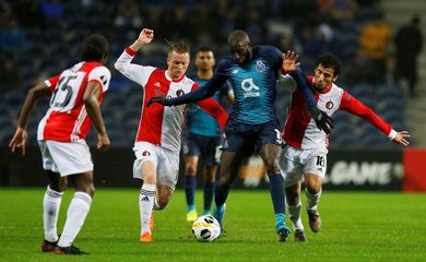 O jogador Moussa Marega em ação contra o Feyenoord pela Liga Europa em dezembro de 2019.
