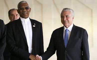 Brasília - O Presidente Michel Temer recebe David Arthur Granger, presidente da Guyana, na 51ª Cúpula de Chefes de Estado do Mercosul e Estados Associados, no Palácio Itamaraty (Marcelo Camargo/Agência Brasil)