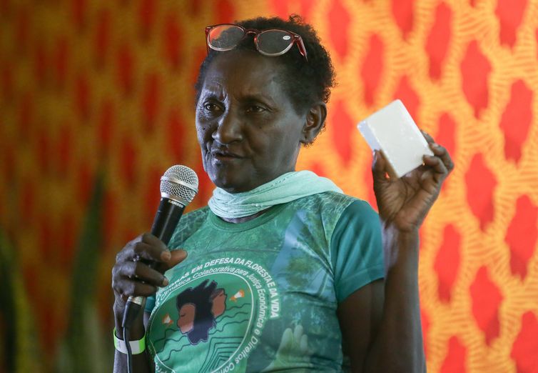 Brasília-DF - 07.07.2023 - A Secretaria de Mulheres do Conselho Nacional das Populações Extrativistas, Maria Nice Machado, durante o painel: Mulheres Negras em Defesa da Vida e da Floresta. No Festival Latinidades 2023. Foto: José Cruz/Agência Brasil