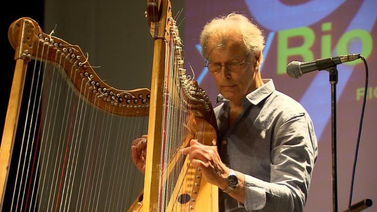 Jacques Vandevelde e suas harpas 