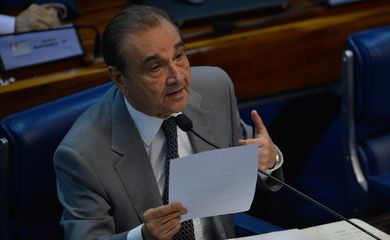 Brasília - Senador Agripino Maia durante a defesa da presidenta afastada Dilma Rousseff em sessão de julgamento do impeachment, no Senado (Fabio Rodrigues Pozzebom/Agência Brasil)