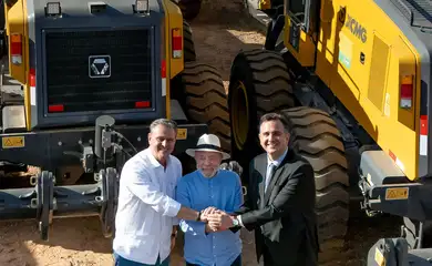 Contagem (MG), 12/06/2025 - Presidente da República, Luiz Inácio Lula da Silva, acompanhado do ministro da Agricultura, Carlos Fávaro, e do ministro da Educação, Camilo Santana, durante visita e cerimônia de entrega de máquinas agrícolas a municípios de Minas Gerais no âmbito do Programa Nacional de Modernização e Apoio à Produção Agrícola (PROMAQ). Foto: Ricardo Stuckert/PR