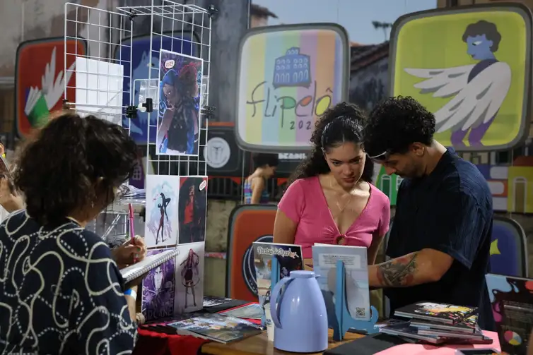 Rovena Rosa/Agência Brasil Salvador (BA), 08/08/2025 - Feira de quadrinhos na Vila Literária durante a Festa Literária Internacional do Pelourinho - Flipelô. Foto: Rovena Rosa/Agência Brasil