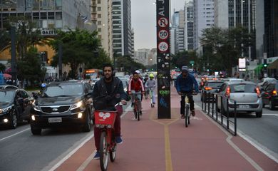Ciclovia da Avenida Paulista facilita a mobilidade urbana na cidade de São Paulo.