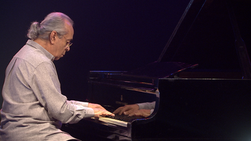 O pianista, compositor, arranjador e maestro Gilson Peranzzetta é a atração do Cena Instrumental