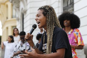 Deputada estadual transexual eleita, Dani Balbi participa do Ato pela Visibilidade Trans e Travesti, em frente à Câmara Municipal, na Cinelândia.  