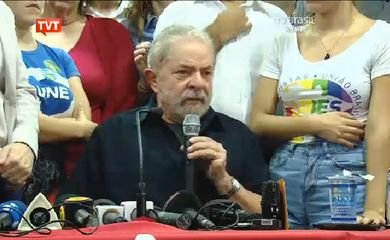 Ex-presidente Lula em entrevista no Diretório Nacional do PT em São Paulo, após prestar depoimento à Polícia Federal no âmbito da 24ª fase da Operação Lava Jato