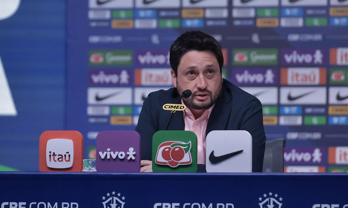 Arthur Elias - convocação - 13/11/2025 