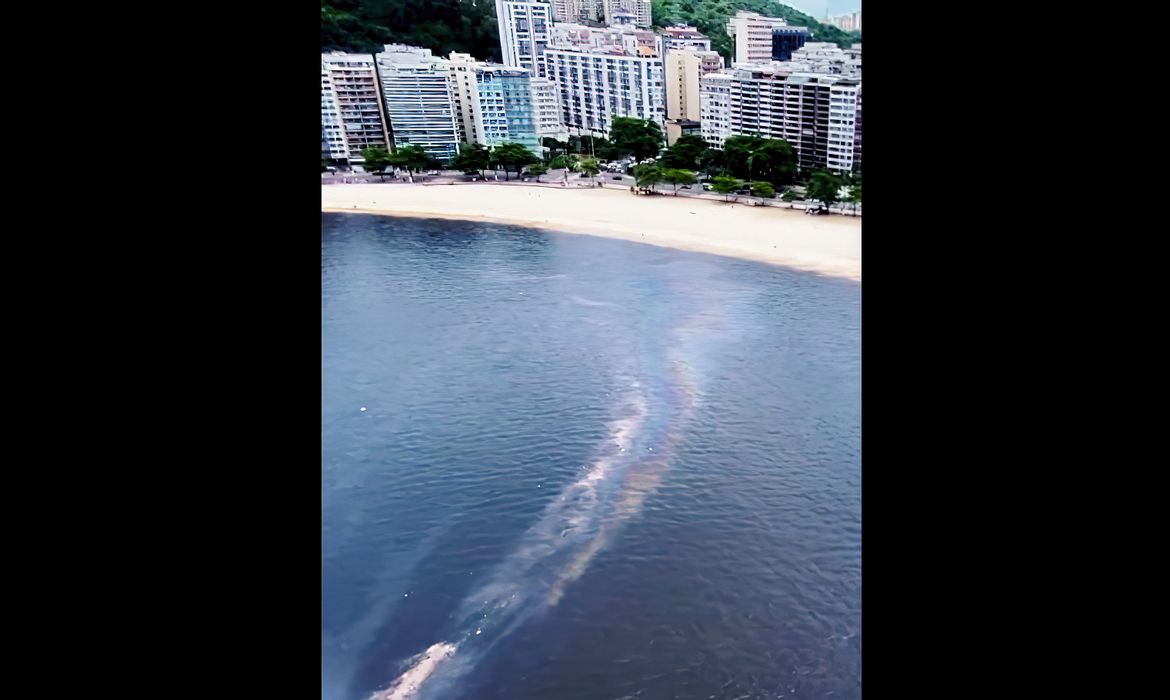 Frame Instituto Estadual do Ambiente-RJ/Divulgação Brasília (DF) 28/01/2025 - Secretaria identifica navio que derramou óleo na Baía de Guanabara
Multas pelo crime ambiental podem chegar a R$ 10 milhões.
Frame Instituto Estadual do Ambiente-RJ/Divulgação