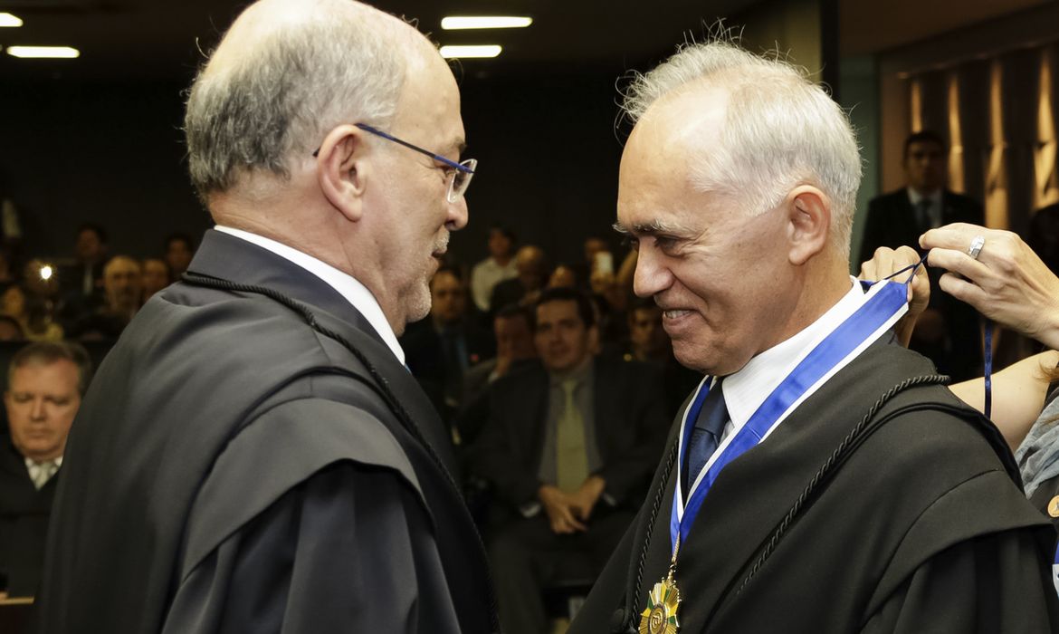 Brasília - O ex-presidente do Tribunal de Contas da União, Aroldo Cedraz, deu posse ao ministro Raimundo Carreiro, na presidência do TCU (Marcos Corrêa/PR)