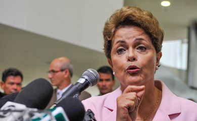 A presidenta Dilma Rousseff participa da cerimônia de lançamento do Plano Nacional de Defesa Agropecuária, no Palácio do Planalto (Elza Fiúza/Agência Brasil)