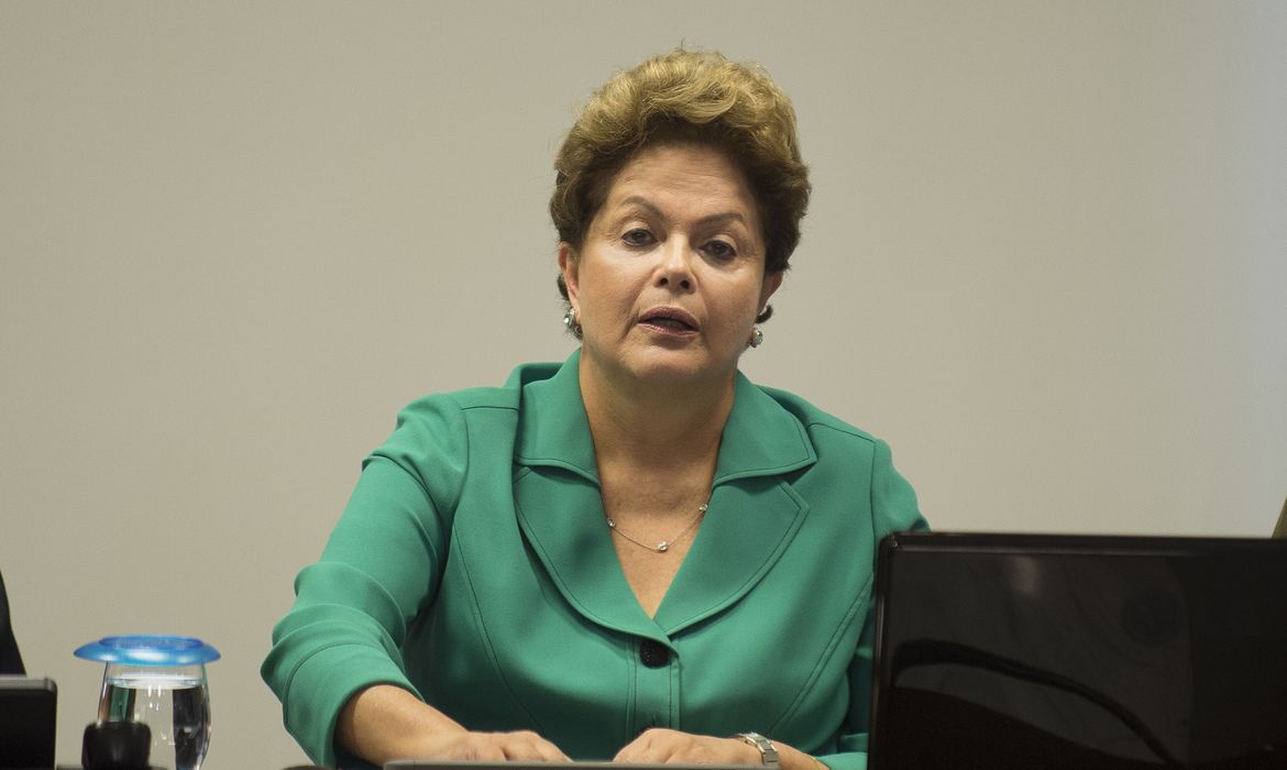 A presidenta Dilma Rousseff recebe dirigentes de clubes brasileiros de futebol, no Palácio do Planalto (Marcelo Camargo/Agência Brasil)