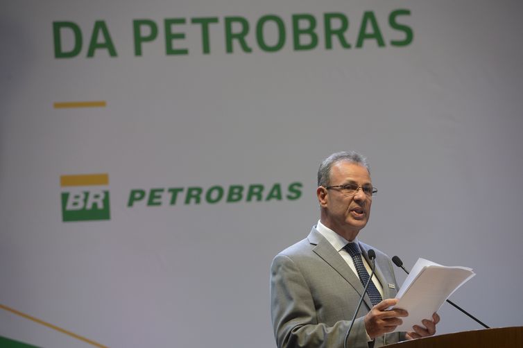O ministro de Minas e Energia, almirante Bento Costa Lima Leite, durante posse do novo presidente da Petrobras, Roberto Castello Branco, no Rio de Janeiro.